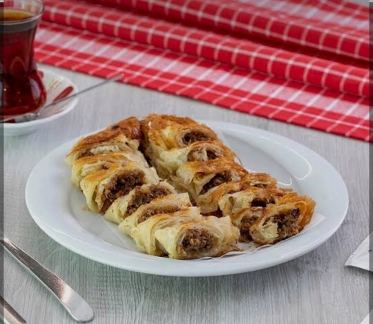 Kimler sabaha bir tabak börekle başlar?
