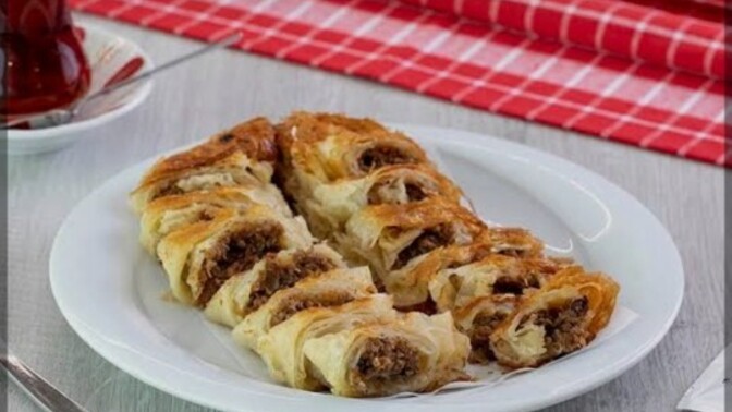 Kimler sabaha bir tabak börekle başlar?