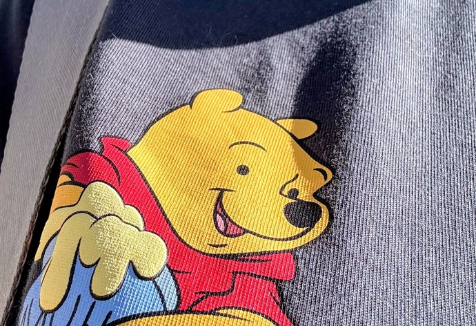Kırk yaşında kadının Winnie’li tişört giymesi çok mu komik?