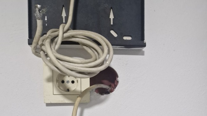 Yeni oda kiraladım; yeni ev sahibi ilgilenmiyo diye elektrikçiyle konuştum gelip yapacak; sizce pahalı mı yapıyor 1,500 tl ye?