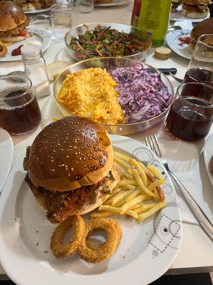 Hamburgerle sabah kahvaltısına başlamak nasıl olur?