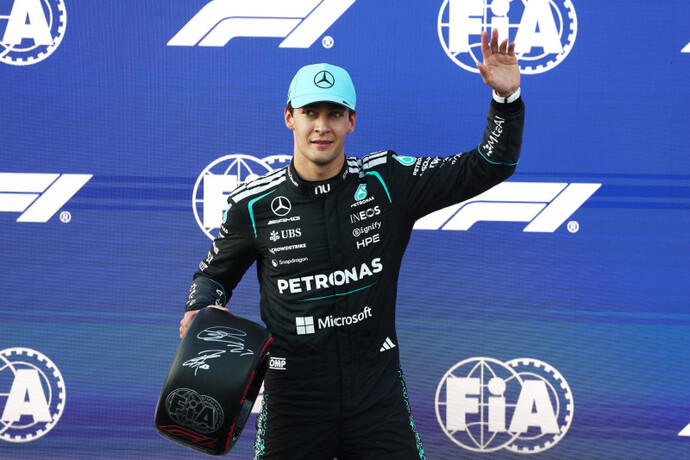 Formula 1 Azerbaycan yarışında Russellın Verstappeni 0,1 saniye farkla geçtiği yarışı izlediniz mi?