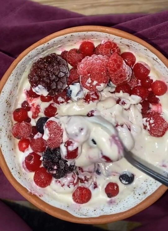 Gece gece meyveli yoğurt hazırlasam atıştırmalık olarak yer miydiniz?