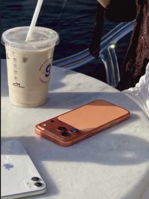 Fotoğraf çekinirken siz de telefonunuzu ters çevirir misiniz?