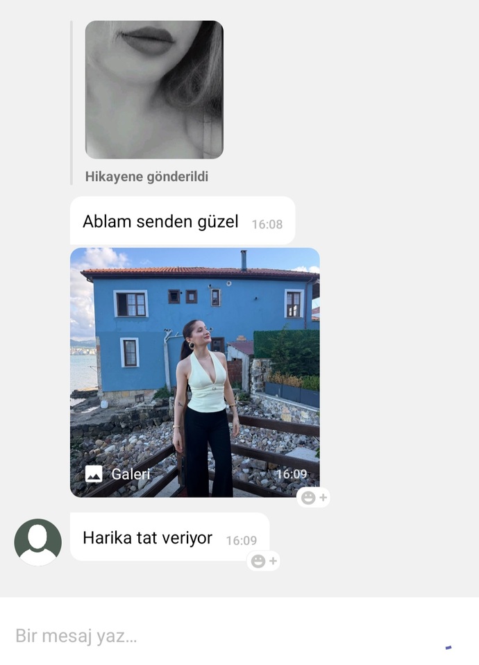 Böyleleri neyin kafasını yaşıyo cidden?