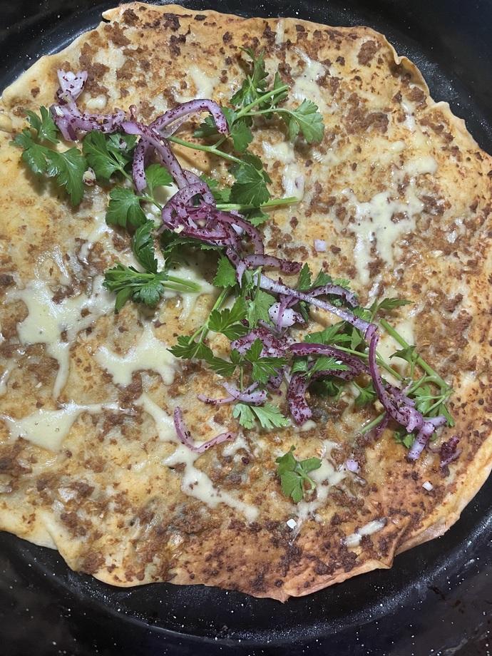 Akşam yemeğinde ne var? Ben ev yapımı lahmacun yaptım, siz ne yediniz?