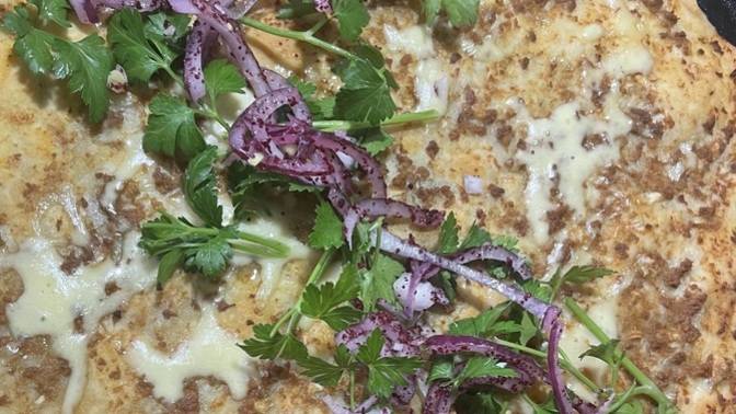 Akşam yemeğinde ne var? Ben ev yapımı lahmacun yaptım, siz ne yediniz?