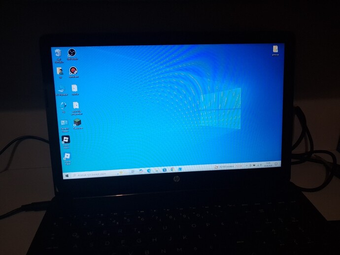 Bilgisiayar da yani laptopun da oyun oynarken şarj da mı oynamılıyım yoksa şarj da değil mi?