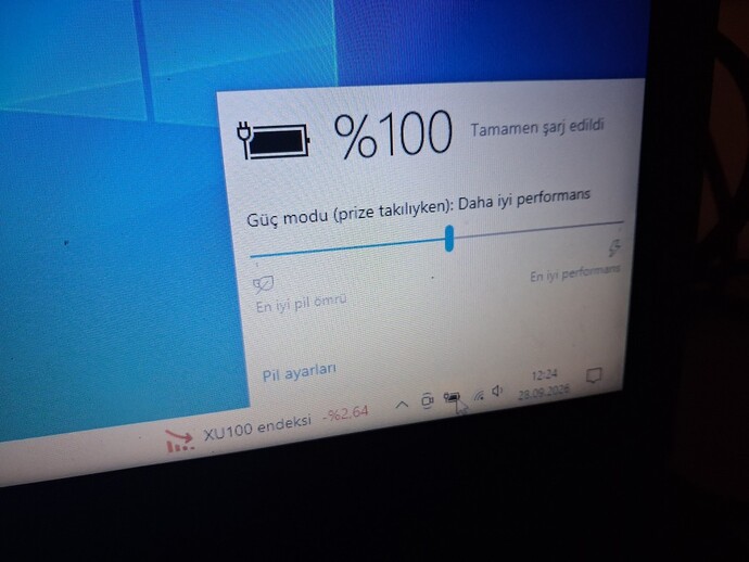 Bilgisiayar da yani laptopun da oyun oynarken şarj da mı oynamılıyım yoksa şarj da değil mi?