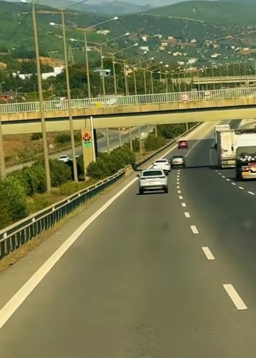 Otobanda sürekli şerit değiştirirmisiniz?