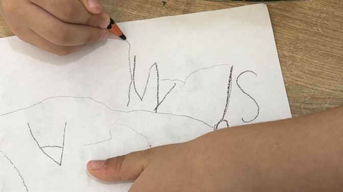 Sizce ne yazıyor?