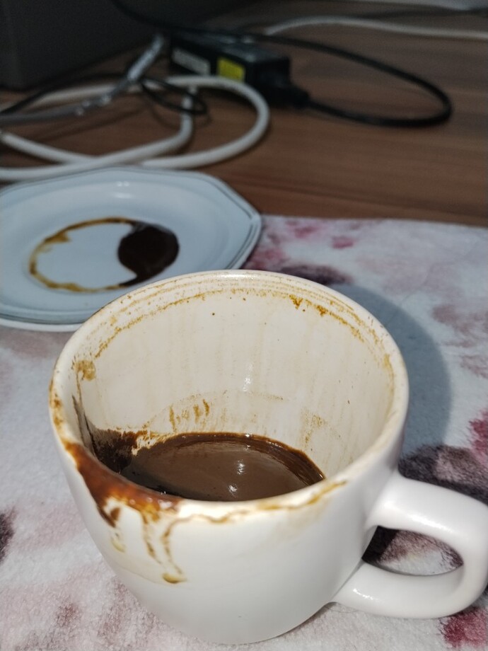 Fal bakabilenler burada mı, bana da bakar mısınız?