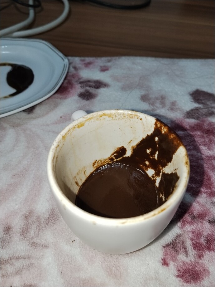 Fal bakabilenler burada mı, bana da bakar mısınız?