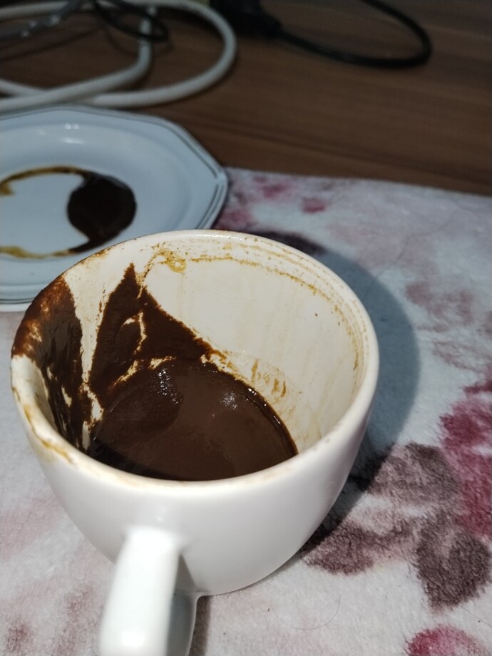 Fal bakabilenler burada mı, bana da bakar mısınız?
