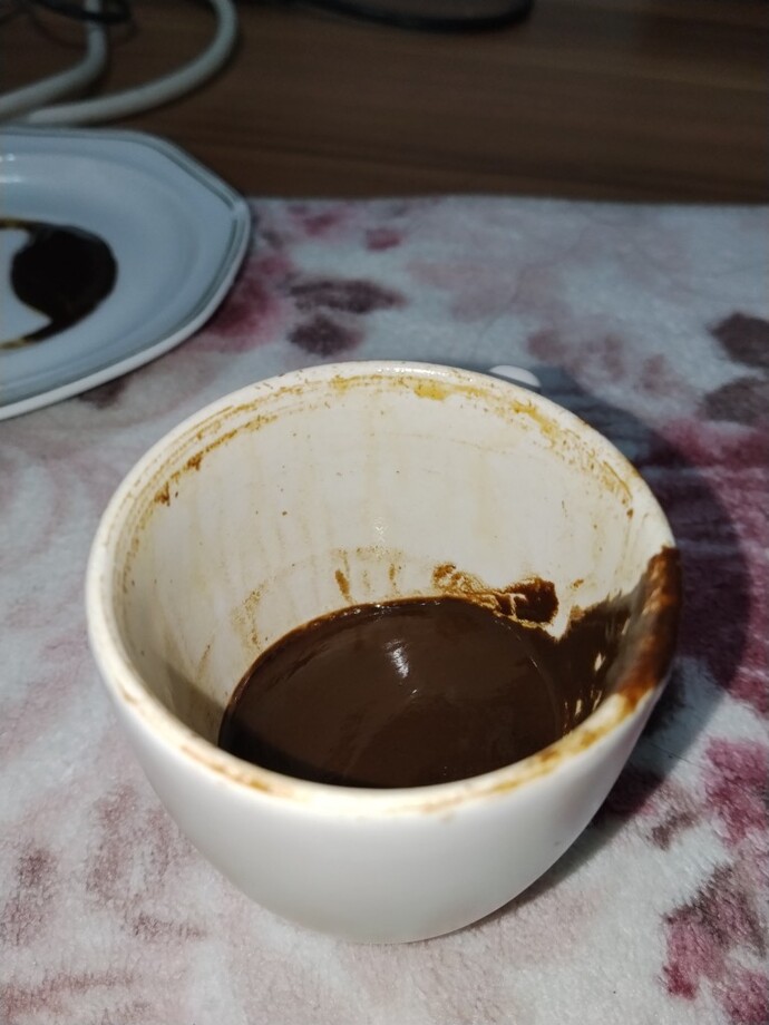 Fal bakabilenler burada mı, bana da bakar mısınız?