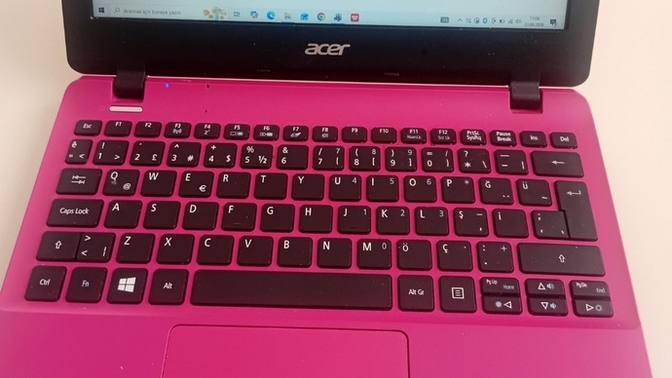 Bu eski netbooku hala kullanan var mı, çok donma ve kasma yapıyor mu?