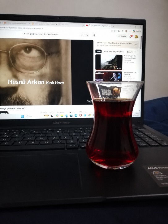 Çay içmenin saat olur mu?