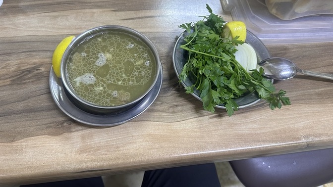 Sabah kahvaltı niyetine paça içer misin, yoksa yok?