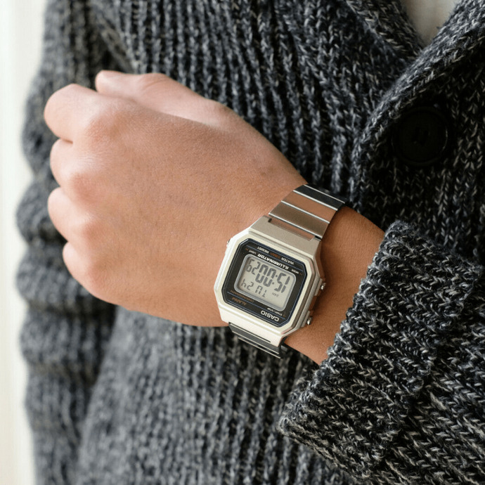Bu iki casio modelinde erkek için bilekte hangisi daha şık durur ?