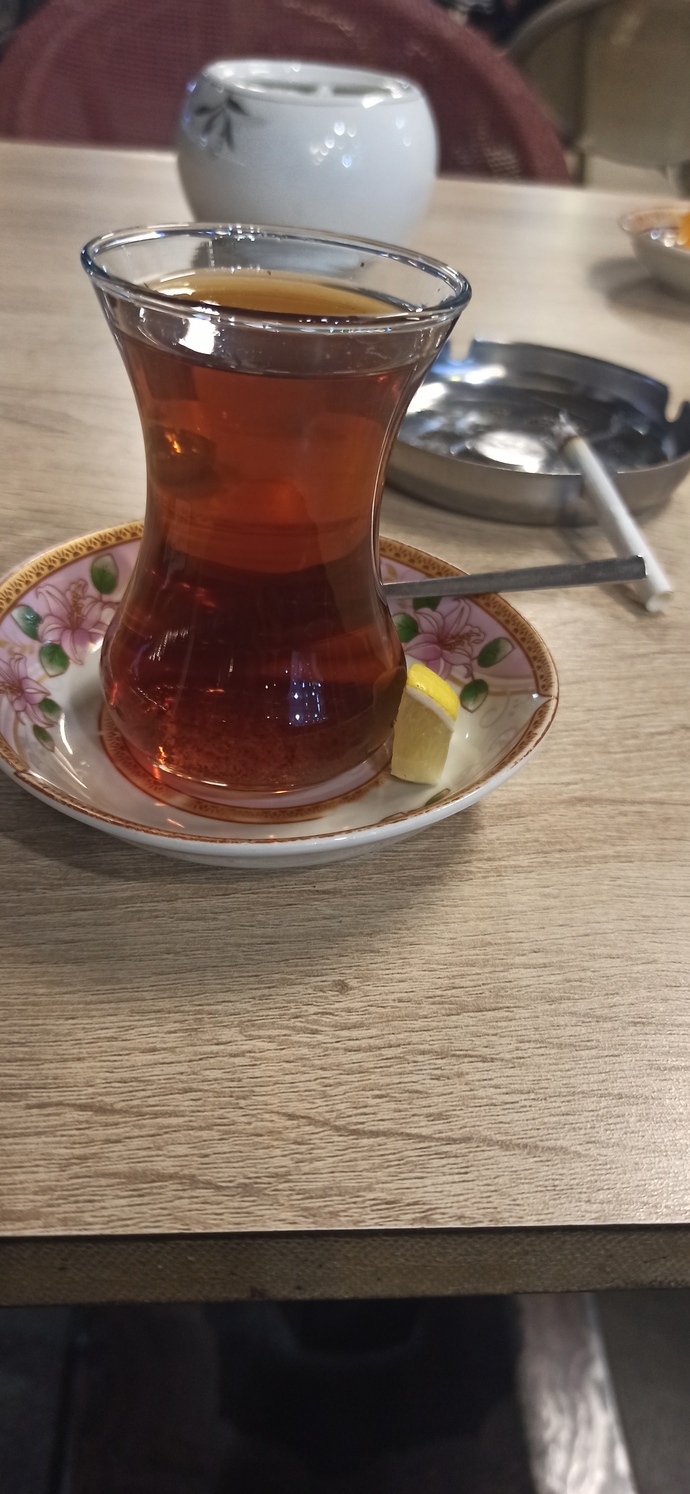 Çayınızı limonlu mu yoksa limonsuz mu içersiniz?
