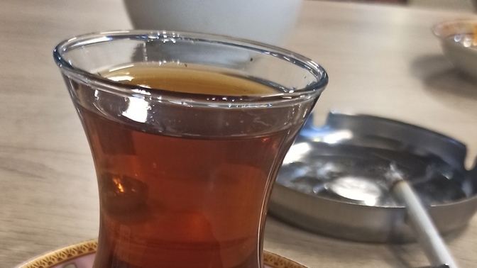 Çayınızı limonlu mu yoksa limonsuz mu içersiniz?