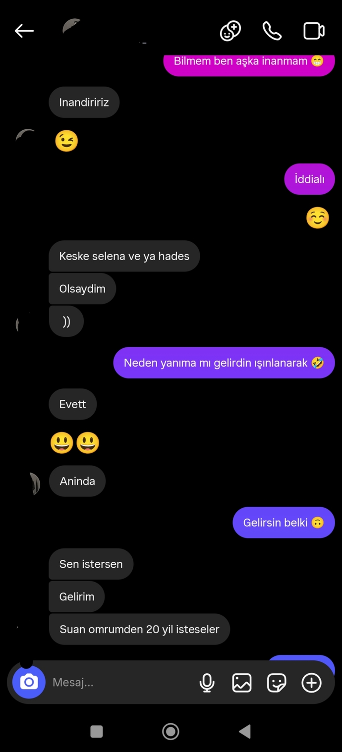 Aşka inanmıyorum dedim, çocuk 5 saniyede ömrünün yarısını feda etti. Sizce kaçıncı dakikada evlenme teklifi gelir?