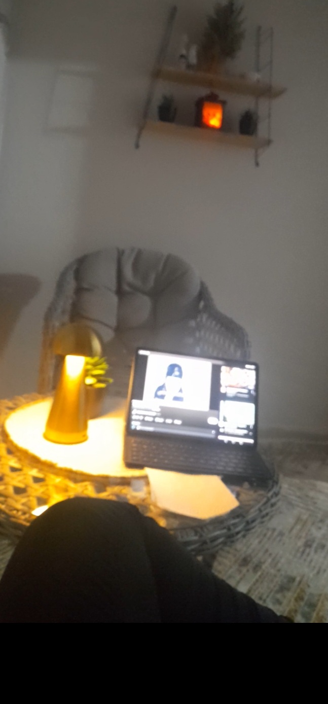 Gecenin sessizliğine slow güzel bir şarkı bırakır mısınız?
