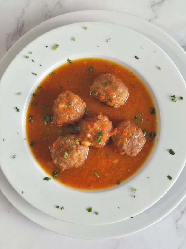 Sulu İzmir köftesini sever misiniz? Sizin yörede de benzer bir yemek var mı?
