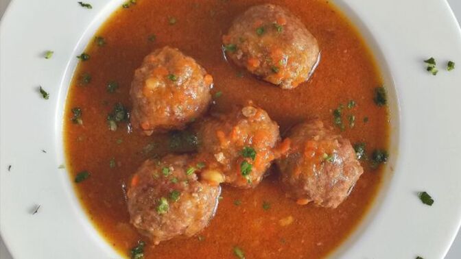 Sulu İzmir köftesini sever misiniz? Sizin yörede de benzer bir yemek var mı?