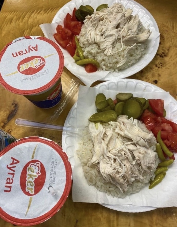 Pilav üstü tavuk sever misiniz?