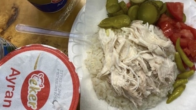 Pilav üstü tavuk sever misiniz?