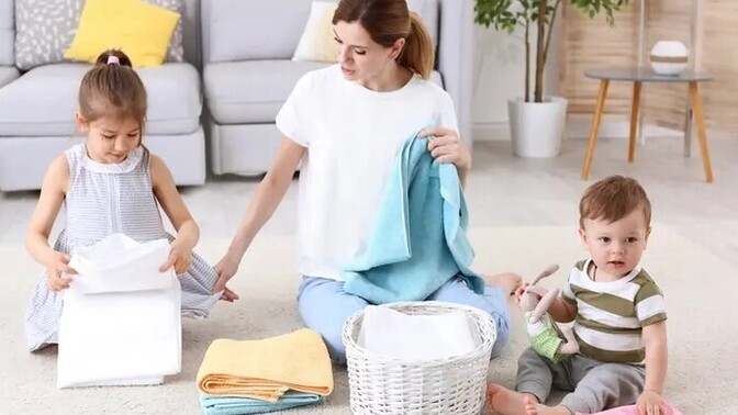 Çocuklu ya da  bebekli evde çamaşırı bulaşığı makineye atmak robot süpürgeyle evi süpürmek sizce zor mu?