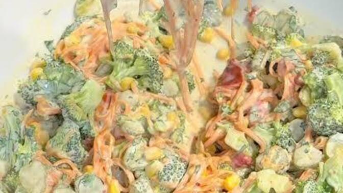 Sarmısaklı yoğurtlu brokoli salatası sever misiniz?