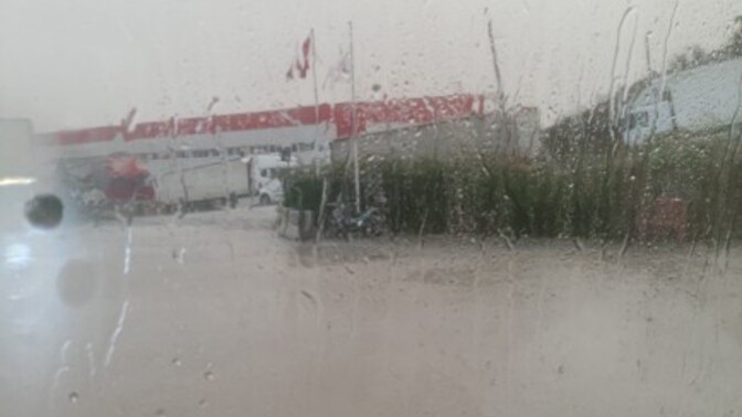 Bu nasıl bir yağış bu nasıl kasvetli bir hava neşem kaçacak neredeyse, size havalar nasıl?