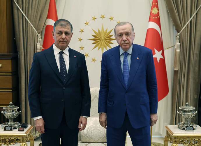 İzmir Büyükşehir Belediye Başkanı Cemil Tugay önümüzdeki hafta AK Partiye katılacak. Ne Düşünüyorsunuz?
