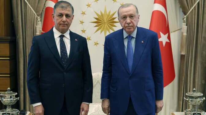 İzmir Büyükşehir Belediye Başkanı Cemil Tugay önümüzdeki hafta AK Parti'ye katılacak. Ne Düşünüyorsunuz?