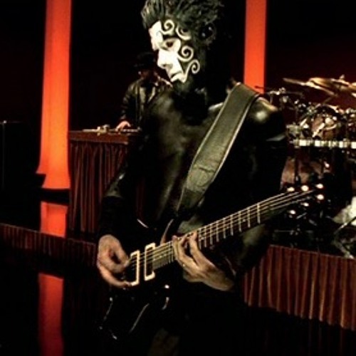 Sizce gelmiş geçmiş en karizmatik ve ikonik gitarist hangisi?