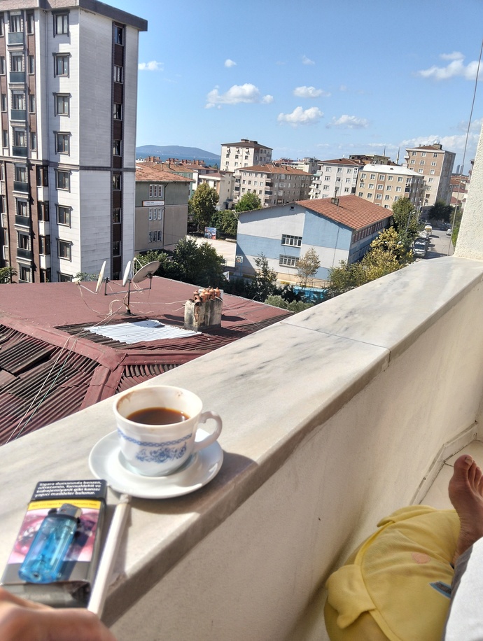 Çok güzel bir hava var İstanbul da, kahveler içildi mi?