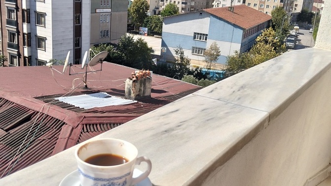 Çok güzel bir hava var İstanbul da, kahveler içildi mi?