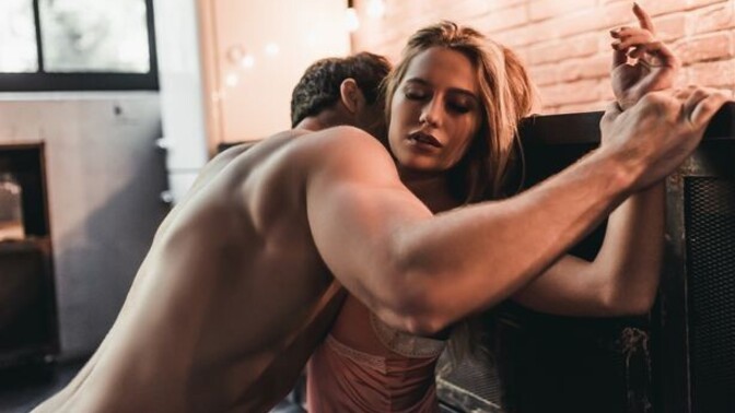 Duvardan duvara vurulan sert seks mi, narin dokunuşlarla yapılan soft seks mi daha zevklidir?