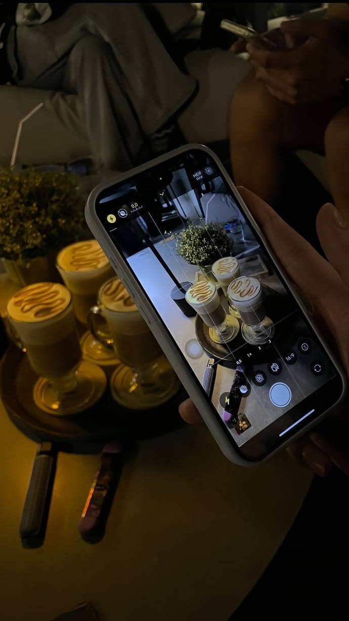 Kahve içiyorum diye morning storyleri atmaya mı başlasam ne dersiniz