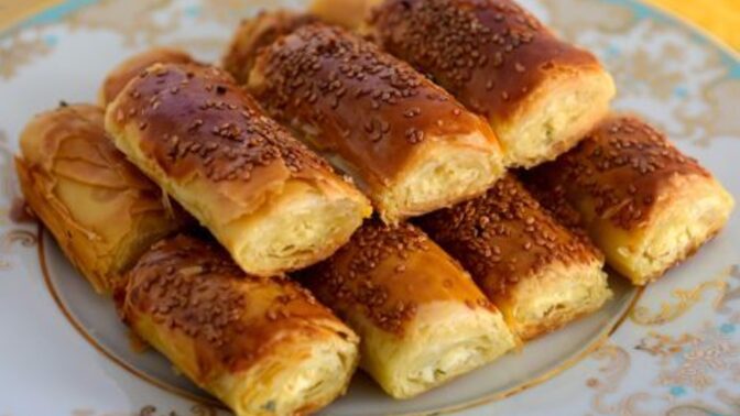 Balkan böreği yanında en iyi gidecek olan 3 lü yandaş nedir senin için. Balkan böreği sever misin?