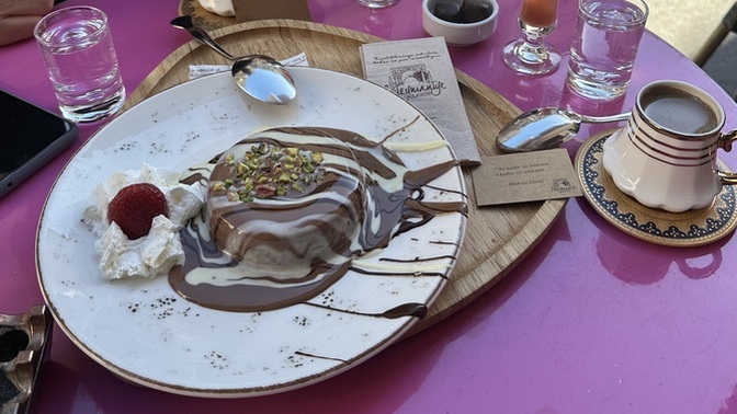 Size Tatlmızdan İkram Edermiydik söyleyelim mi?