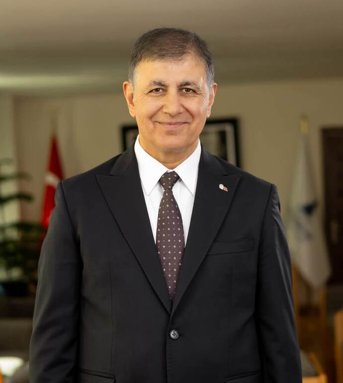 AK Parti’ye geçince hain, CHP’ye geçince kahraman mı olunuyor; bu çifte standart değil mi?