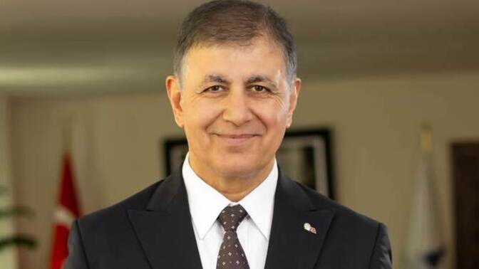 AK Parti’ye geçince hain, CHP’ye geçince kahraman mı olunuyor; bu çifte standart değil mi?