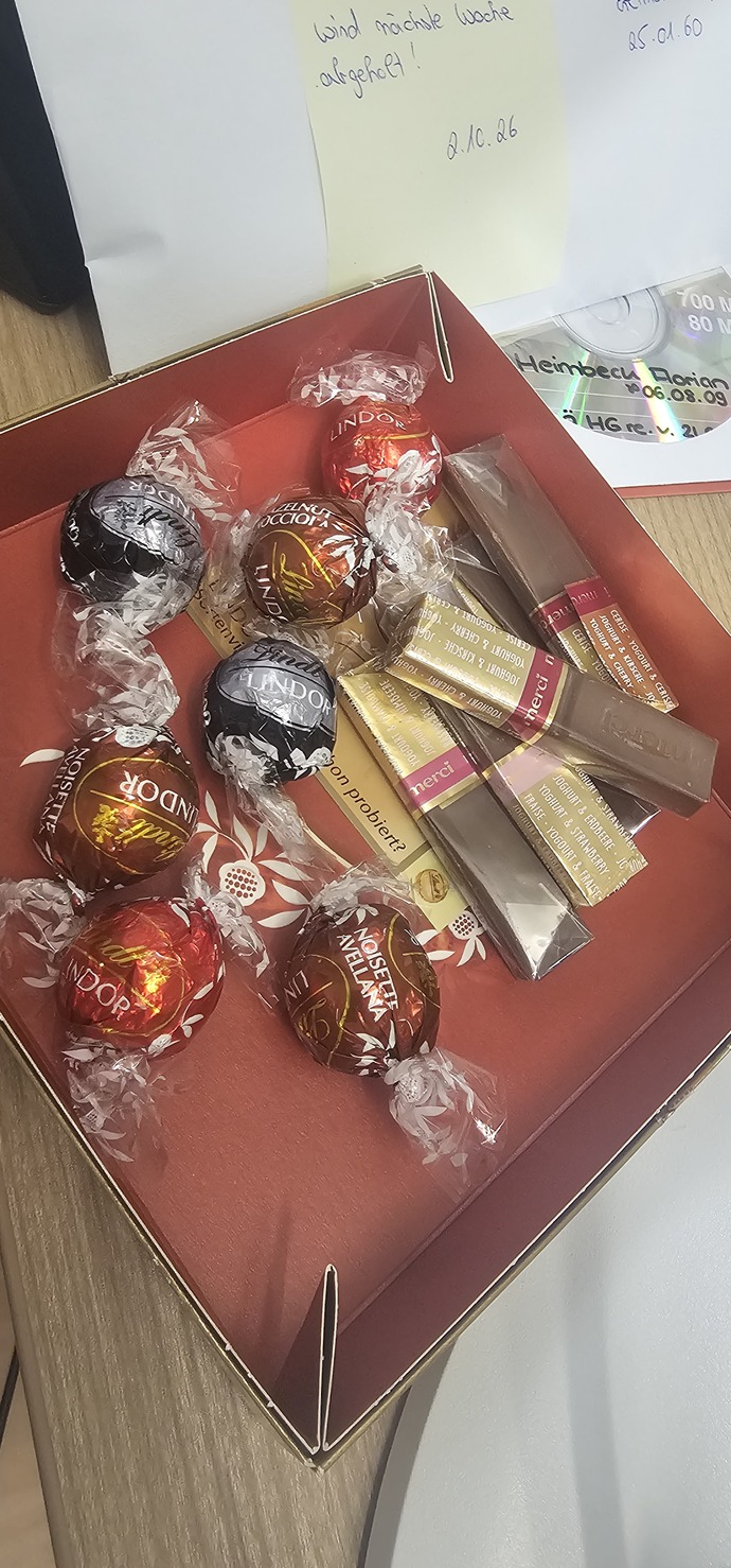Siz de çikolata görünce dayanamayanlardan mısınız yoksa kendine hakim olabilenlerden mi 🍫🍬🥴?