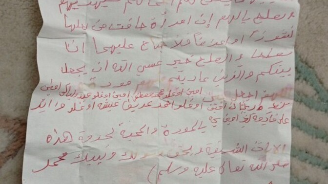 Evin kapısının üstüne bantlanmış “koy” yazılı not büyü mü, bilen var mı?