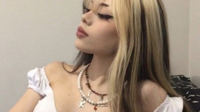 Gotik saçlar sarıya boyanır mı, yoksa siyah mı olmalı?
