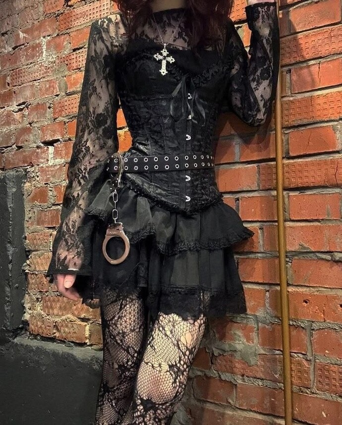 Gothic giyinmek sadece siyah giyinmekten mi ibaret?