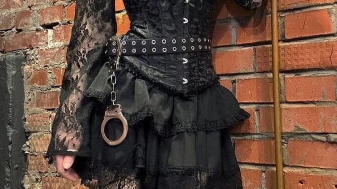 Gothic giyinmek sadece siyah giyinmekten mi ibaret?